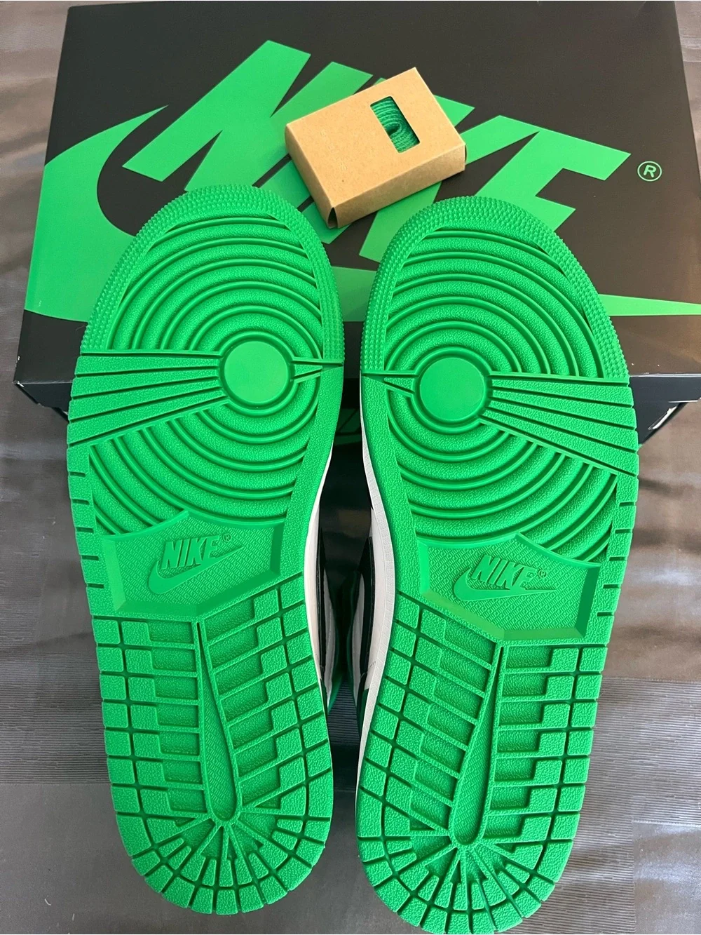Jordan 1 Retro High OG - Lucky Green
